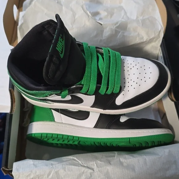 Jordan 1 Retro High OG (PS) Black Lucky Green-White Size 2Y - Picture 10 of 11
